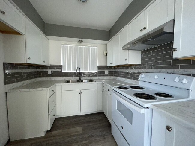 One bedroom one bath condo with garage, $1,050 rent