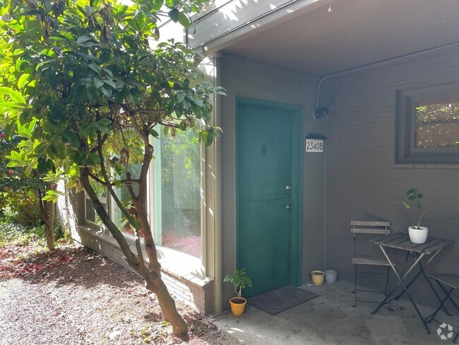 Building Photo - Charming 1 Bedroom Apartment in Seattle - ...