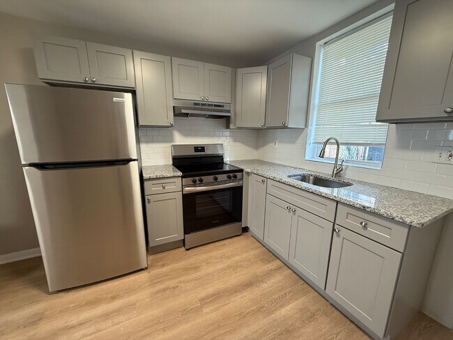 Photo - 741 E Willard St