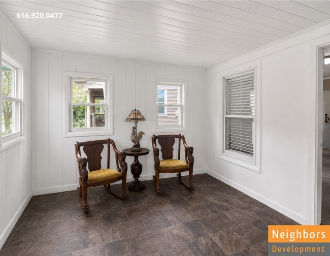 Photo - 1037 Hermitage St SE