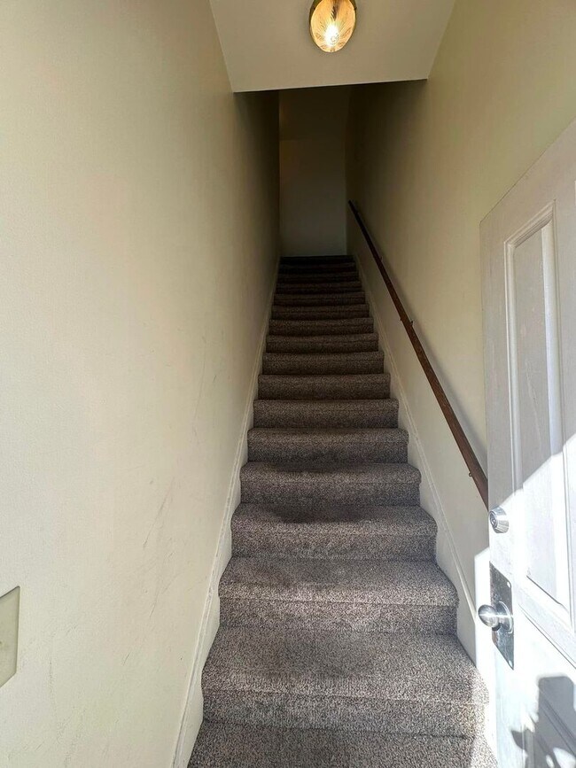 820 York St Unit 820 1/2 York St.