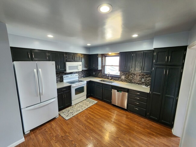 Updated West Side Home with Washer & Dryer... - Updated West Side Home with Washer & Dryer...