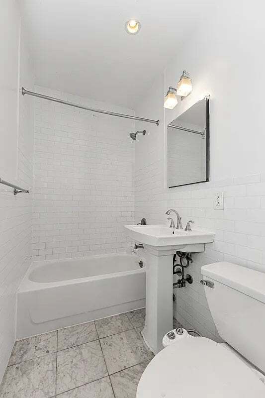 448 W 19th St Unit 3G