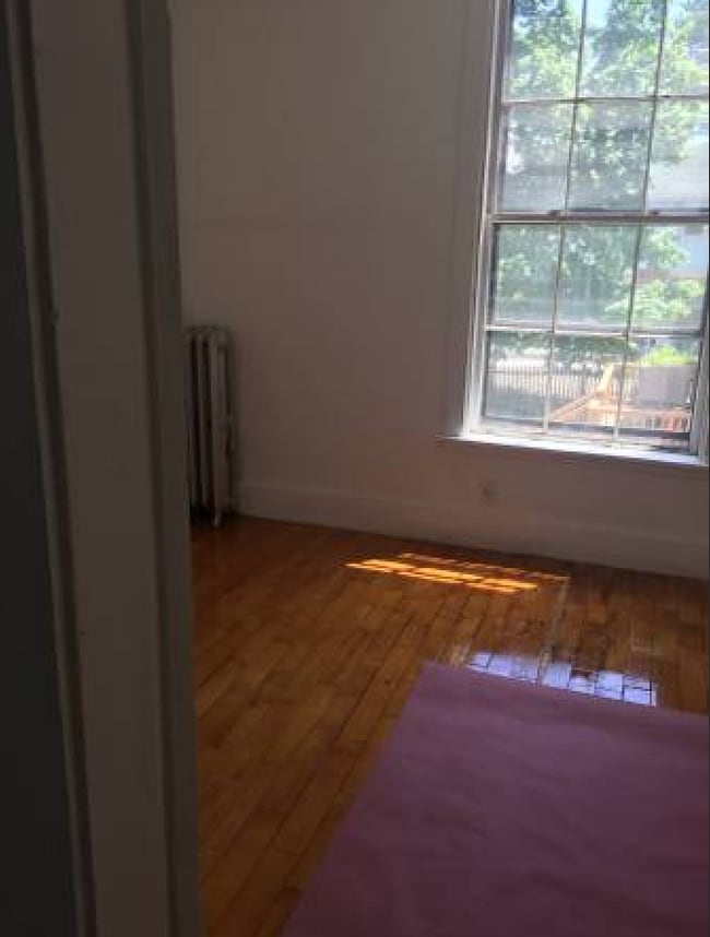 Building Photo - 8 Adella Pl Unit 2