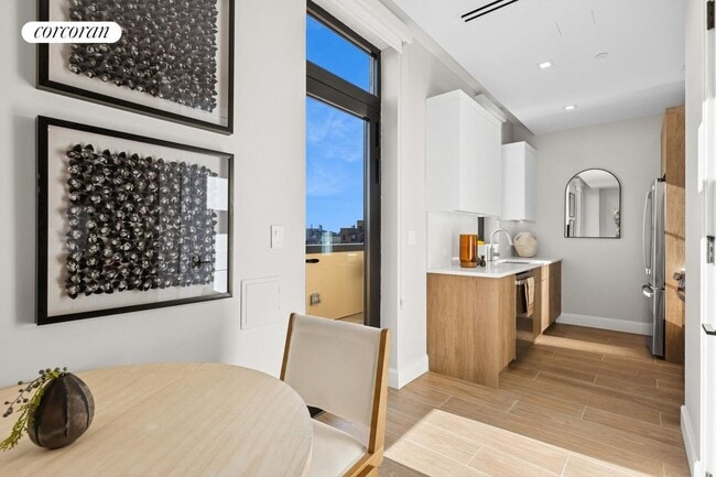 Photo - 760 Metropolitan Ave