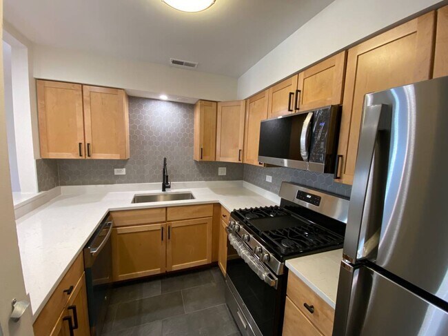 Photo - 1455 W Fullerton Ave Unidad 203