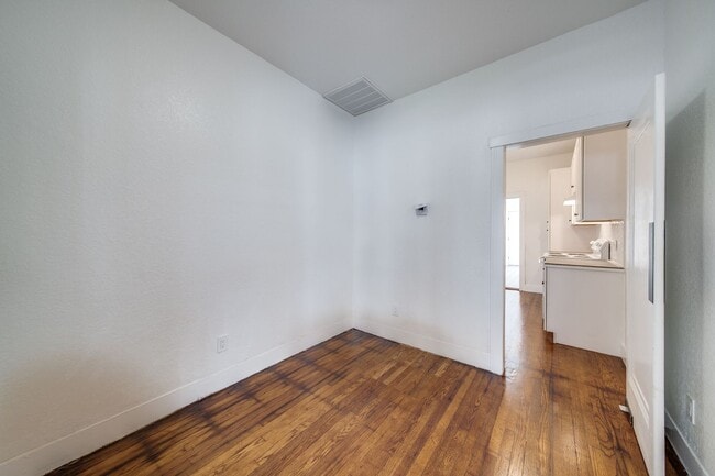 Photo - 322 E Locust St
