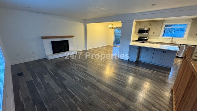 Photo - Spacious 4 Bedroom Home in Oregon City! - RV/Boat/Trailer Parking