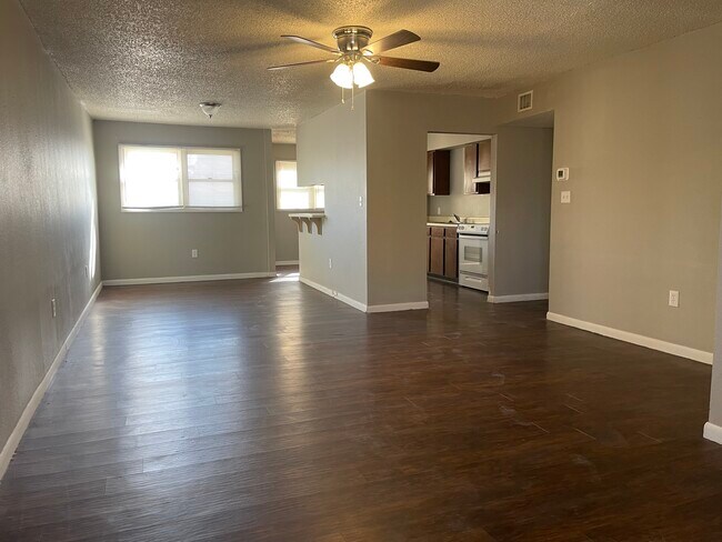 Building Photo - 702 16th St Unit B