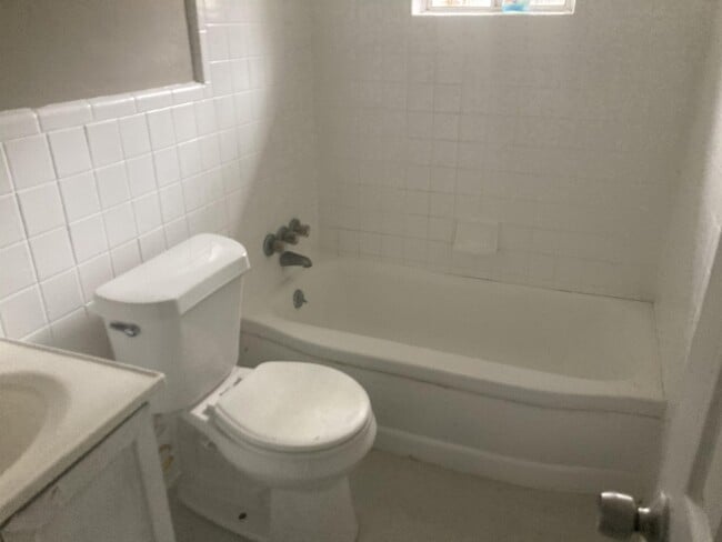 Photo - 147 Strafford St