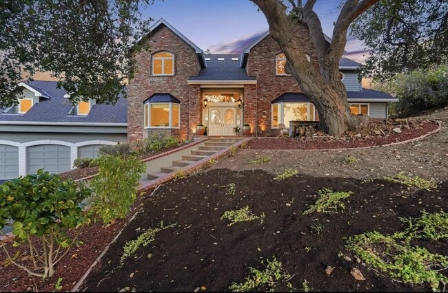 Photo - 985 Woodview Pl House