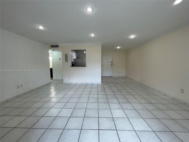 Photo - 10361 N Kendall Dr Unit B4