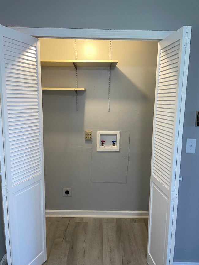 Photo - 2563 W Market St