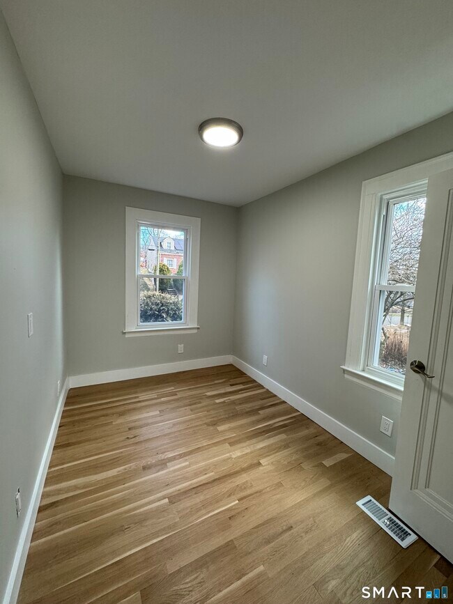 Photo - 130 Roydon Rd