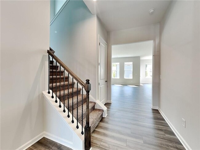 Photo - 553 Aberdeen Mdw Ln