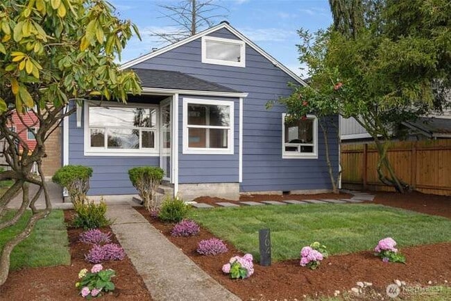 Building Photo - 704 N 104th St