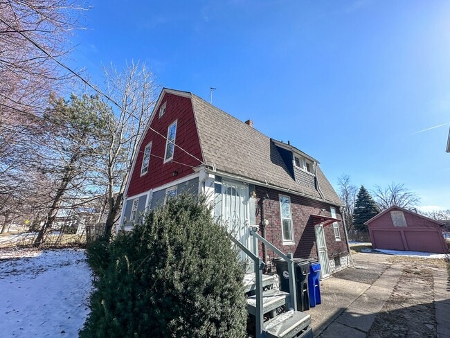Photo - 14812 Westropp Ave