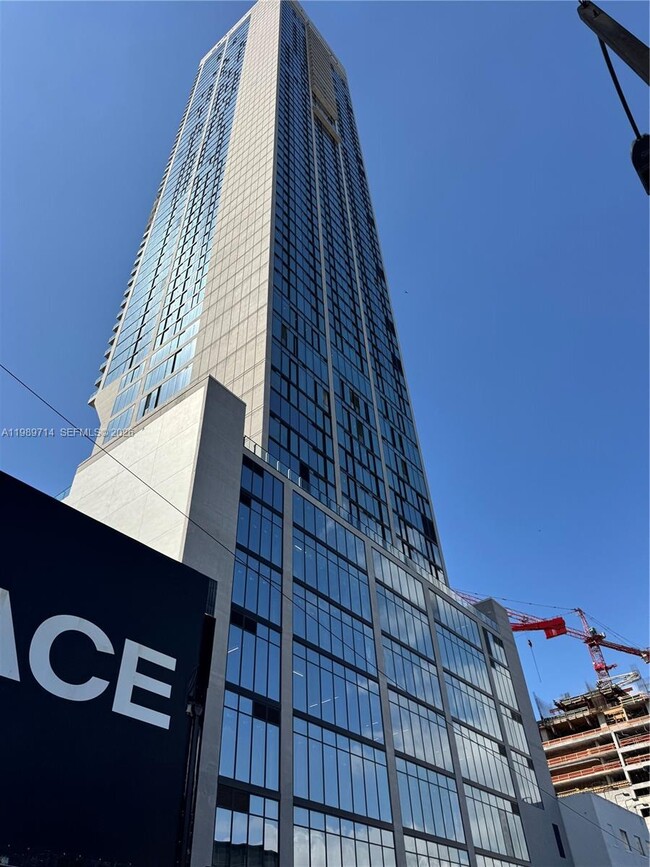 Building Photo - 20 NE 11th St Unit 3006A