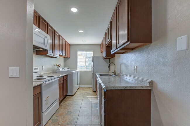 Photo - 7913 Chase Cir Unidad 168