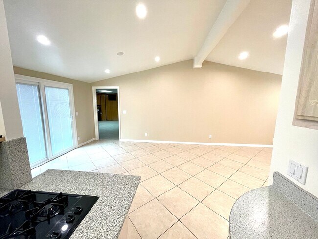 Photo - Beautiful house, 2bd+den/1.5ba HOME on the hillside of Granada Hills.