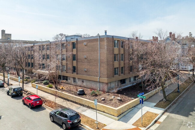 Photo - Mount Curve Condominiums