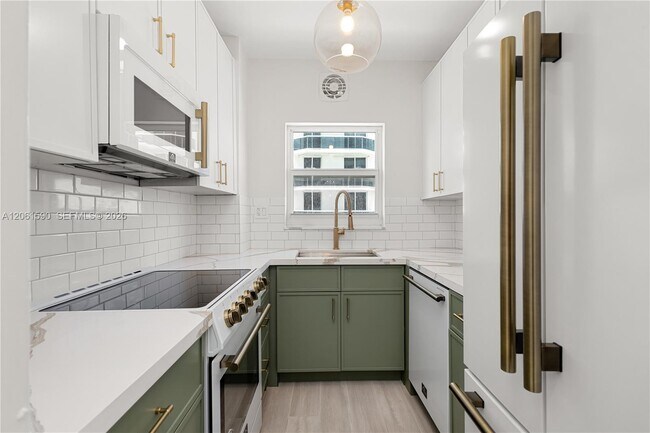 Photo - 4747 Collins Ave Unit 709