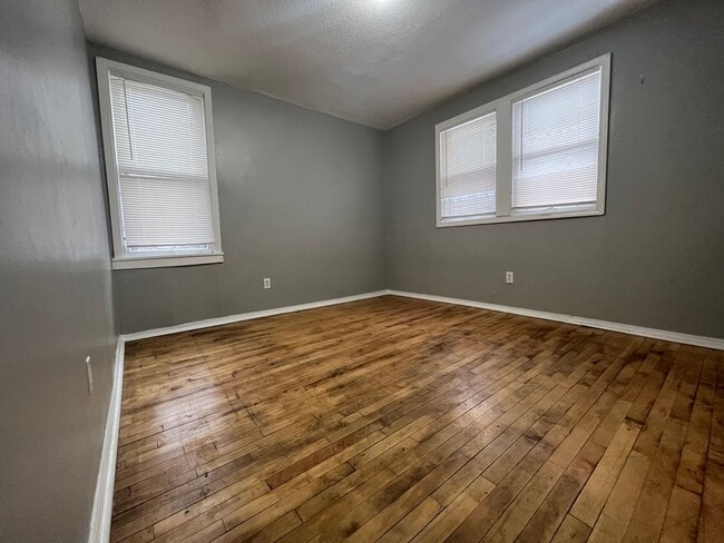 Photo - 2356 N Thomas Ave Unit #2