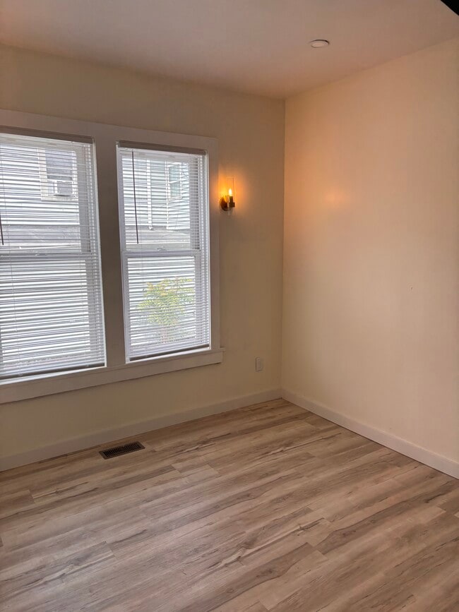 Photo - 527 Gooding St Unit 2