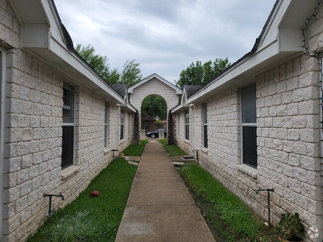 Building Photo - 2109 N Erica St Unit 1 Rental