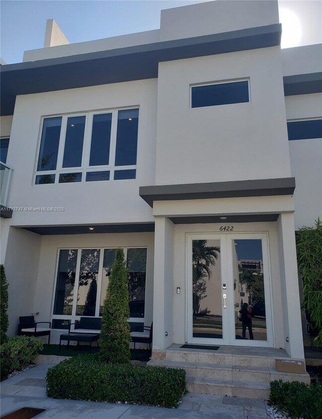 Photo - 6422 NW 105th Pl (Doral, FL)