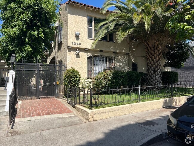 Building Photo - 1049 N Stanley Ave Unit 10 Rental
