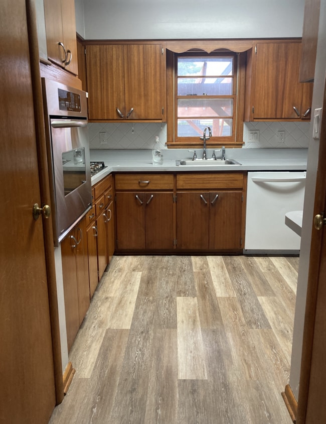 Photo - Spacious 3 bedroom 1.5 bathroom home