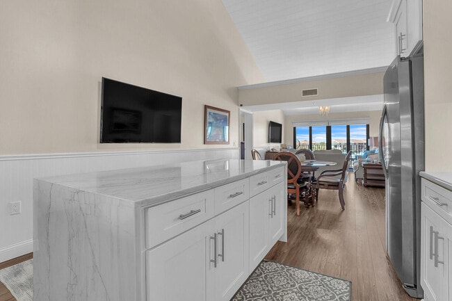 Photo - 801 Seafarer Cir Unit 505