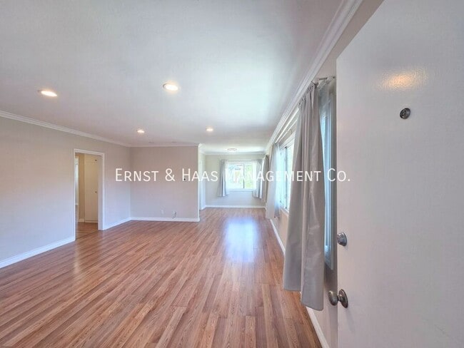 Photo - 3041 E 3rd St