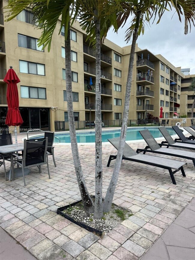 Photo - 301 Golden Isles Dr Unit 112