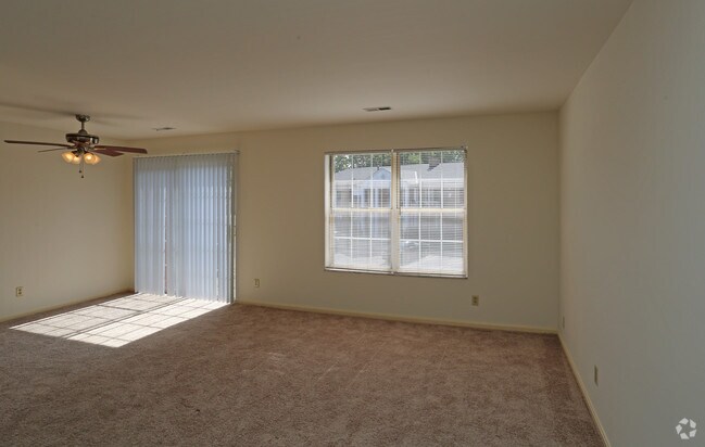 2BR, 1.5BA - 1,045 SF
