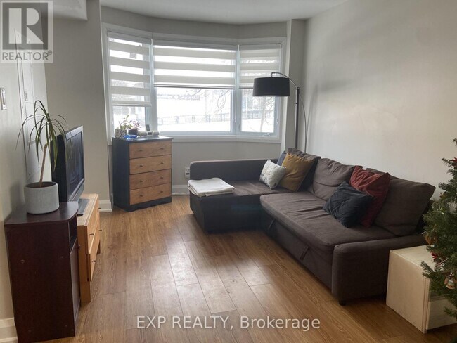 Photo - 838 St. Laurent Blvd