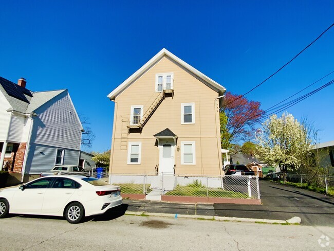 Building Photo - 49 Ash St Unit 1 Rental