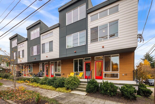 Ballard 2 Bedroom Townhome - End Unit with... - Ballard 2 Bedroom Townhome - End Unit with... Unidad #527