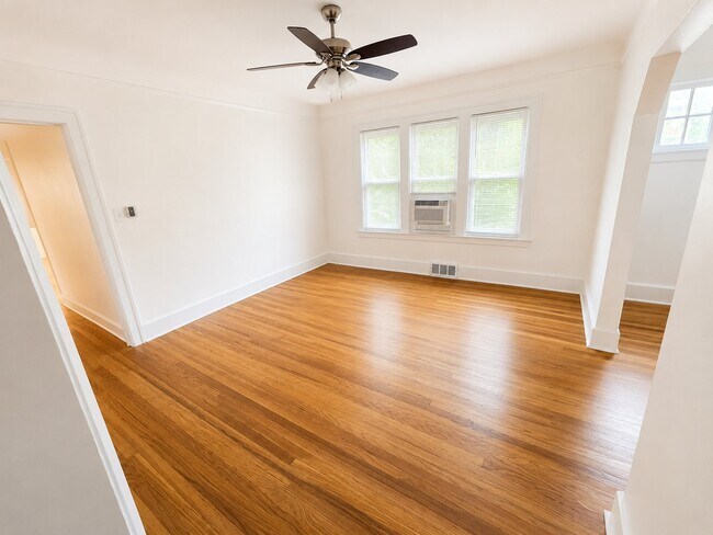 Photo - 2667-2669 W Grand St Unit 2669