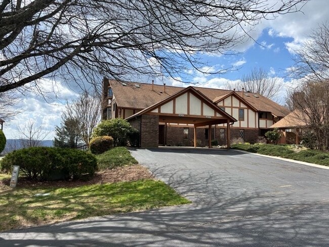 Building Photo - 1403 Fleetwood Plaza