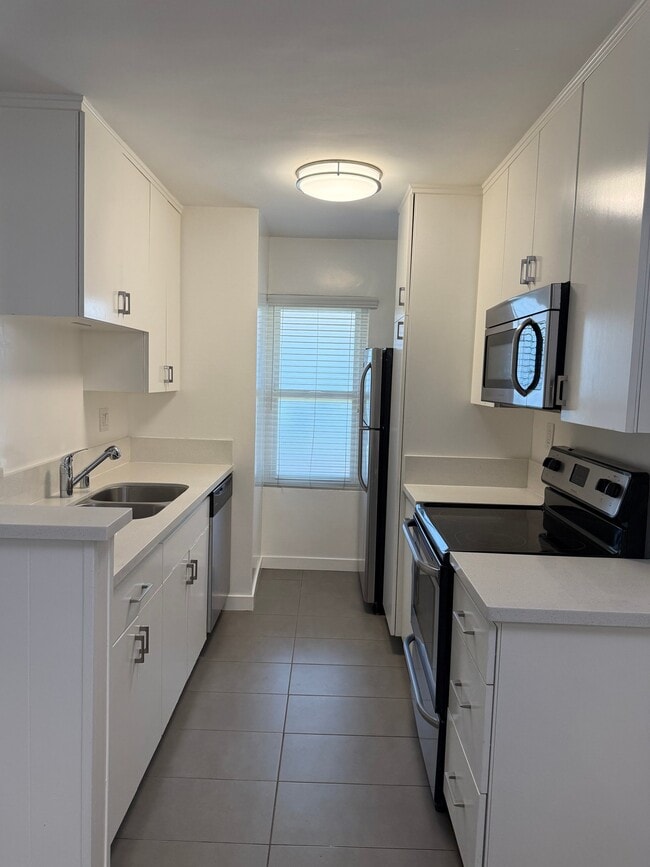 Photo - 310 S Sherbourne Dr Unit 111