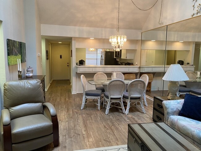 9303 Golf View Dr