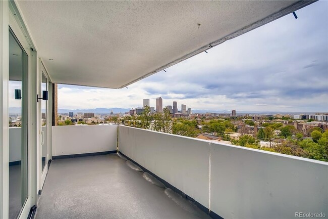 Building Photo - Humboldt Unit Humboldt #905