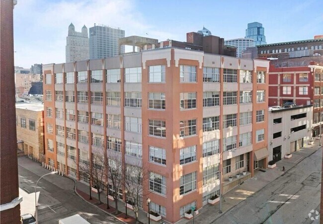 Building Photo - 321 W 7th St Rental