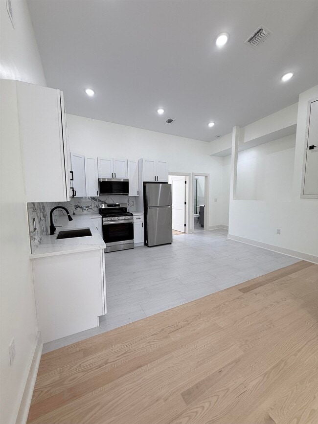 Photo - 741 Grand St Unidad 3