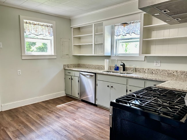 Photo - 505 Bon Ami St