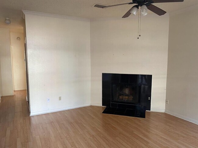 Photo - 915 W 23rd St Unit 108