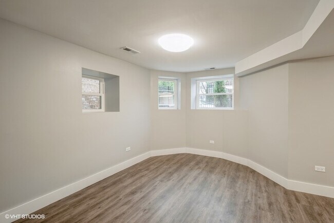 Photo - 4941 S Champlain Ave Unit 4F