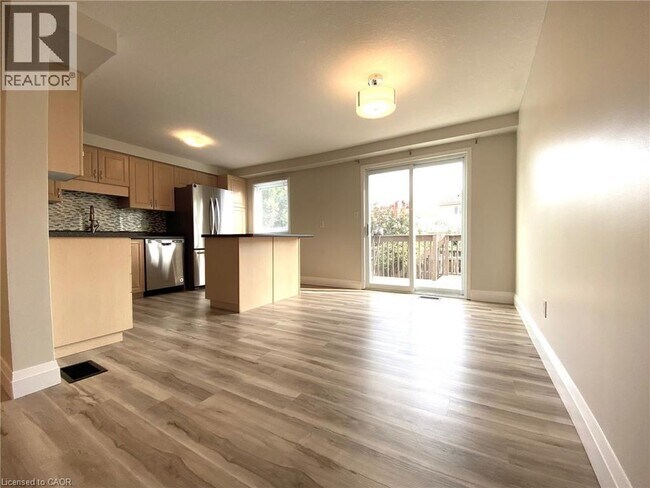 Photo - 82 Donnenwerth Dr